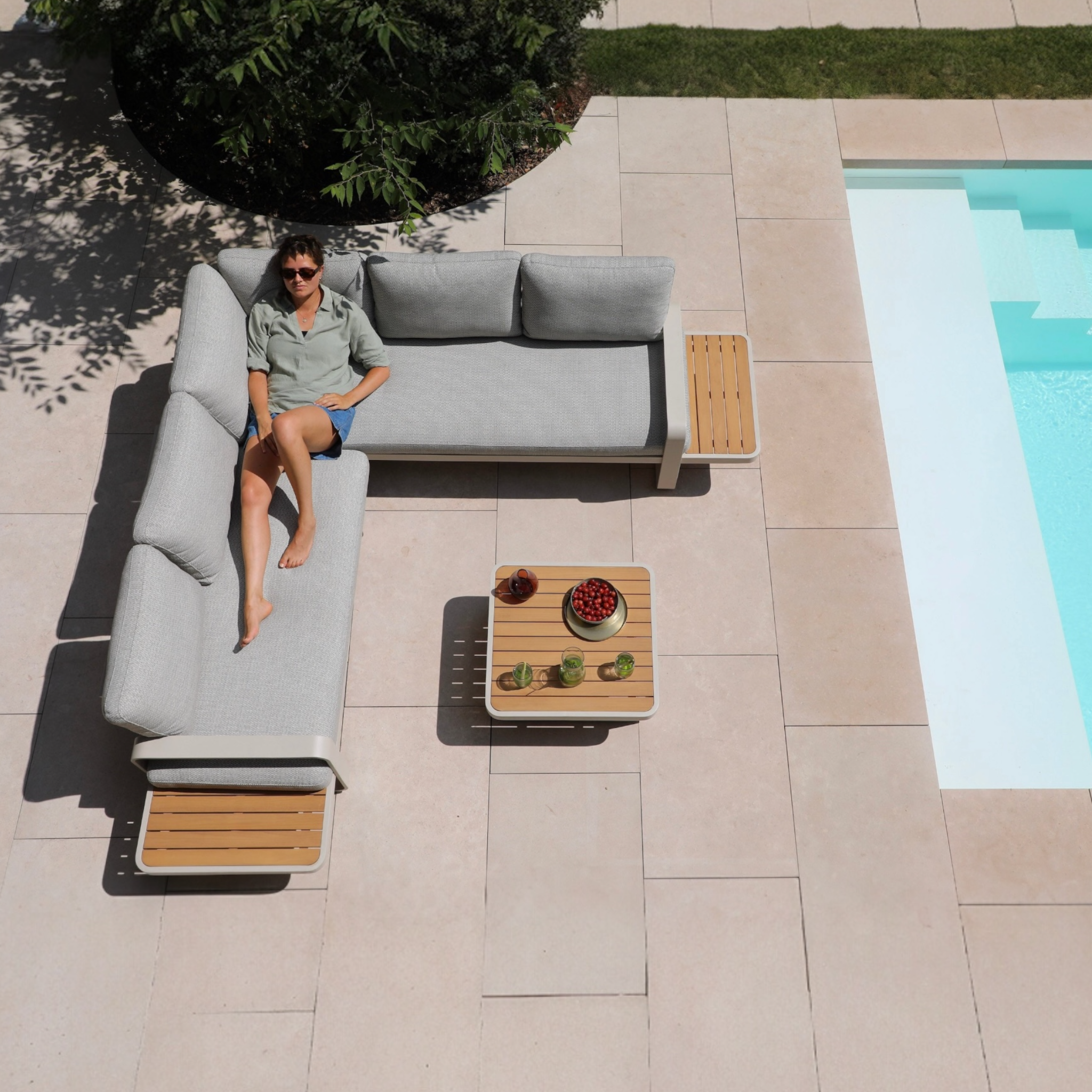 Salon de jardin d'angle en aluminium et teck - EMILIA