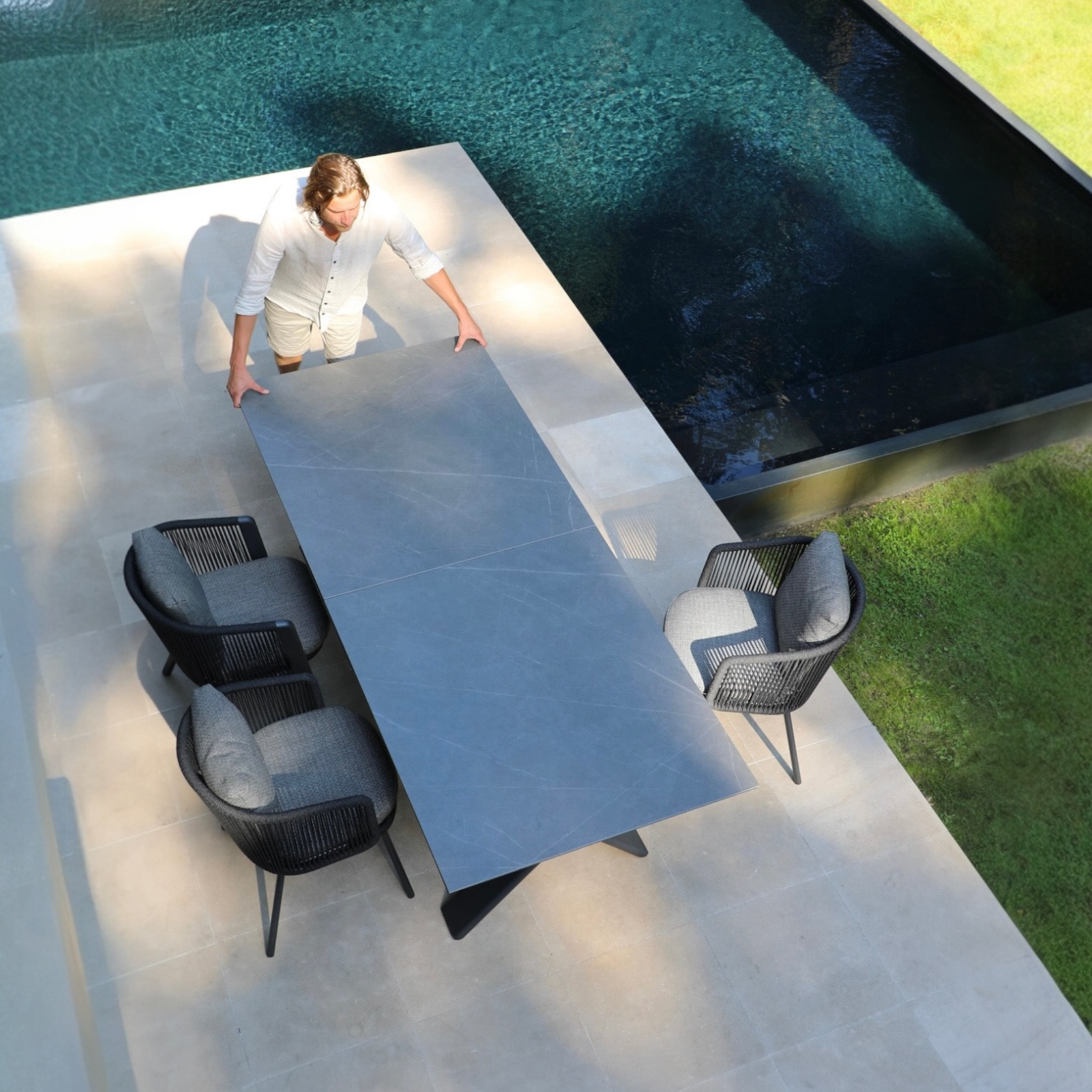 Table extensible en aluminium avec plateau en céramique - LIVIO