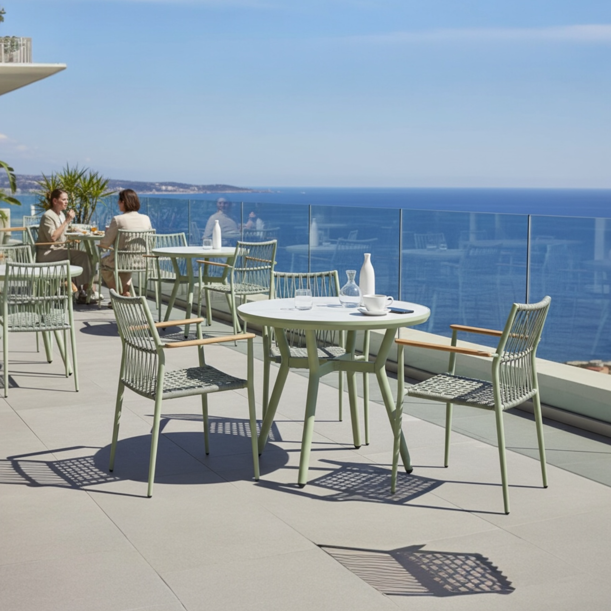 Table de restaurant ronde en aluminium vert D90 - SARRAN